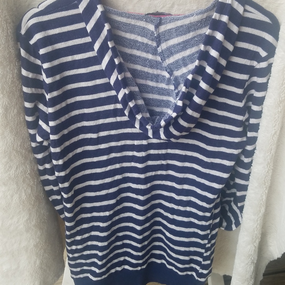 🖐5/$25🖐MissChievous Large LOVE hoodie - Picture 4 of 5
